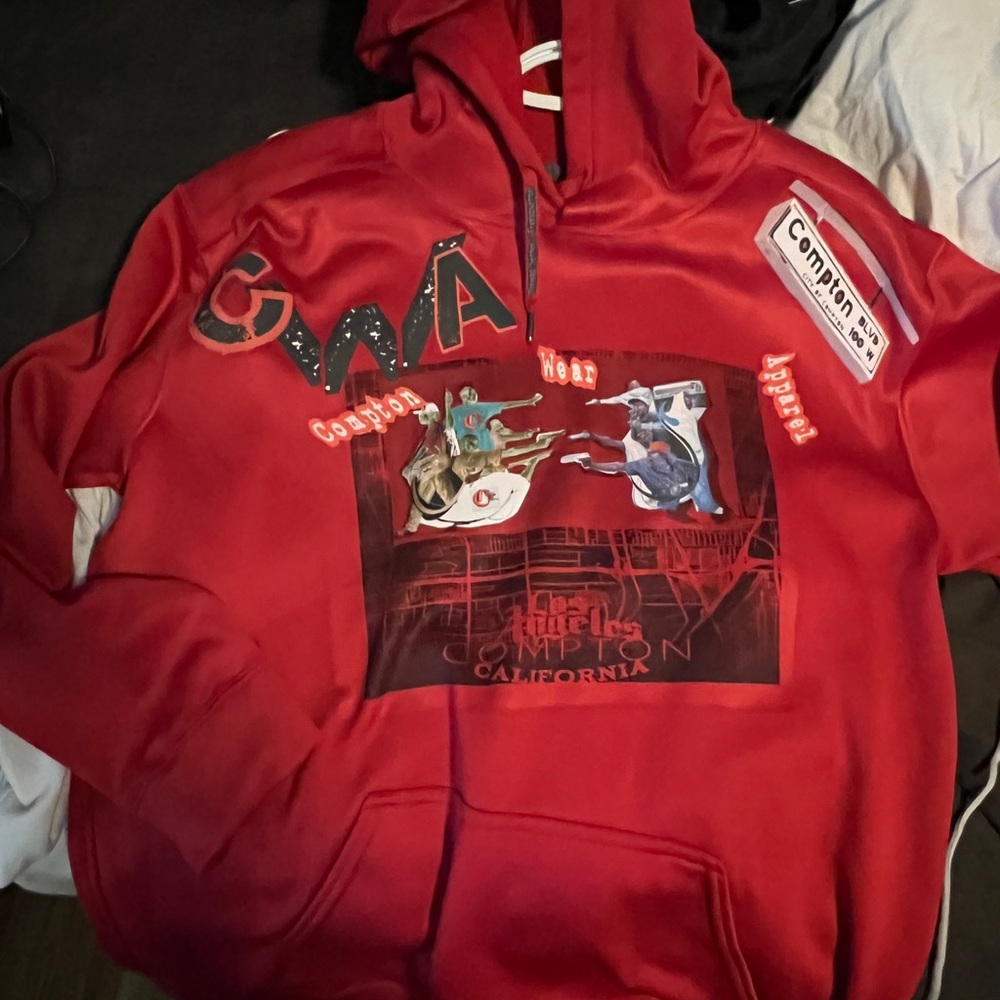 COMPTON WEAR APPAREL BEAUTIFUL RED HOODY SIZE MED